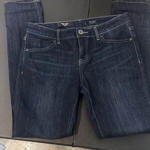 585.  Simply Vera Vera Wang Dark Blue mid rise Skinny Jeans size 2